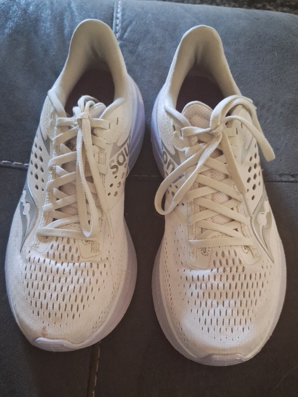 Saucony Pale Lilac Women's Running Sneakers. Size 9